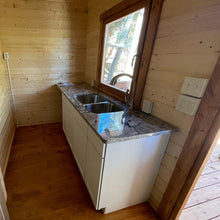 Load image into Gallery viewer, Cabin Mountaineer 500 Loft Model